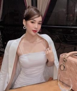 ngocmailoli 15785838118349501433294962363332273402464103n 162964946884886301183 341x400 1